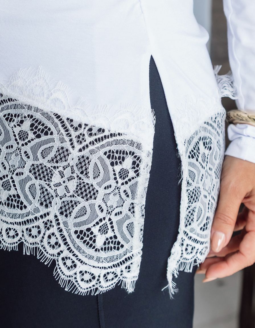 Blusa Assimétrica Chantilly