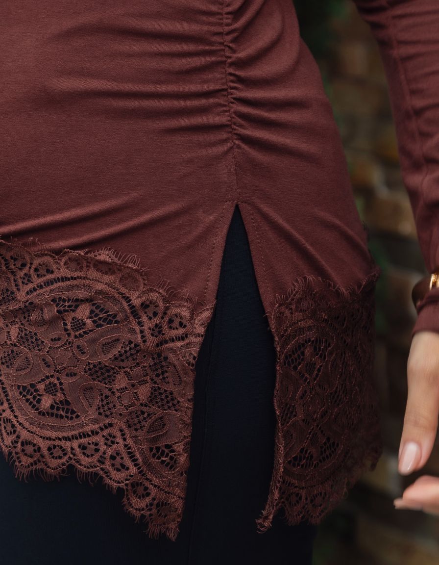 Blusa Assimétrica Chantilly