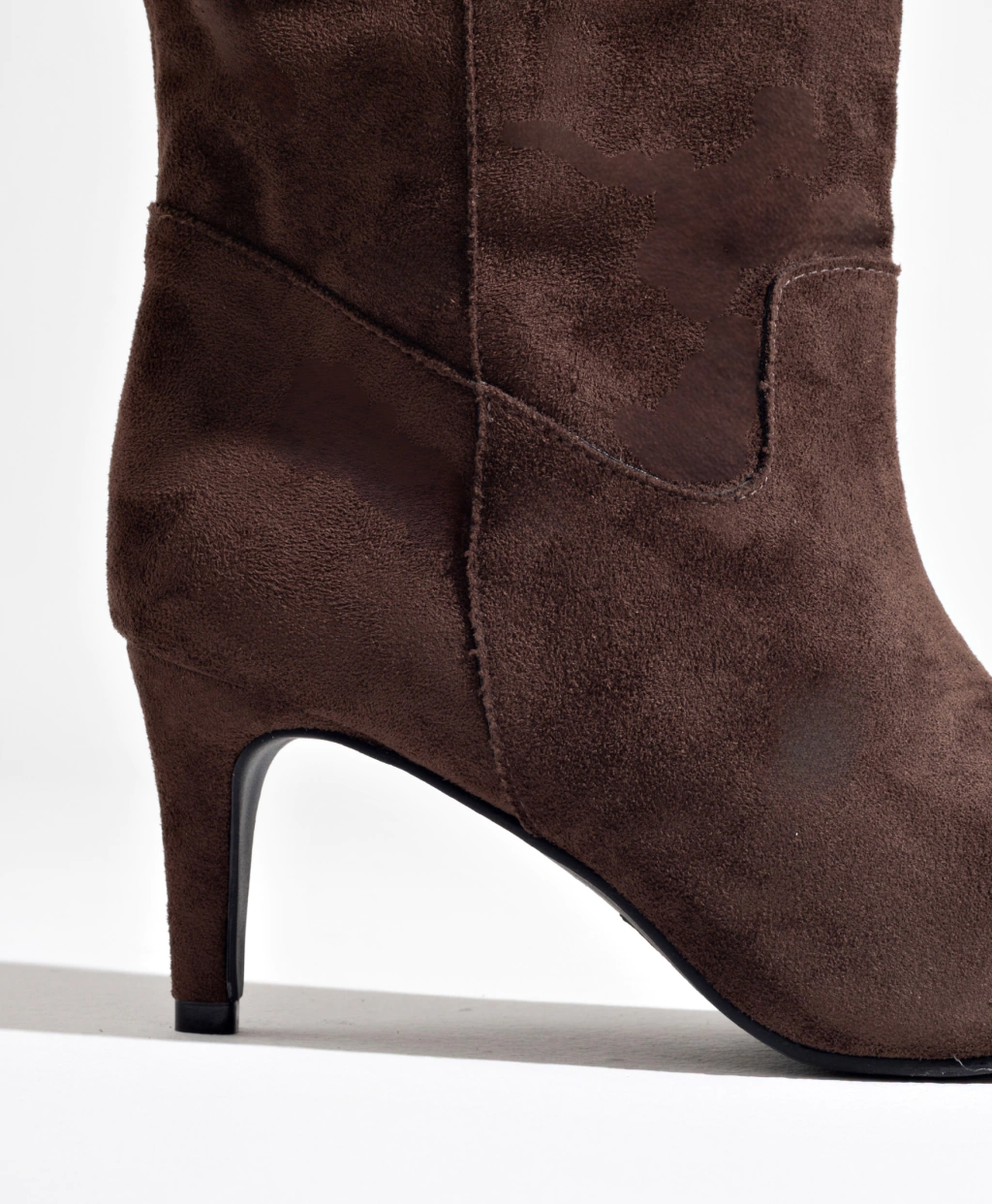 Bota Cano Plus Com Recorte V Marrom